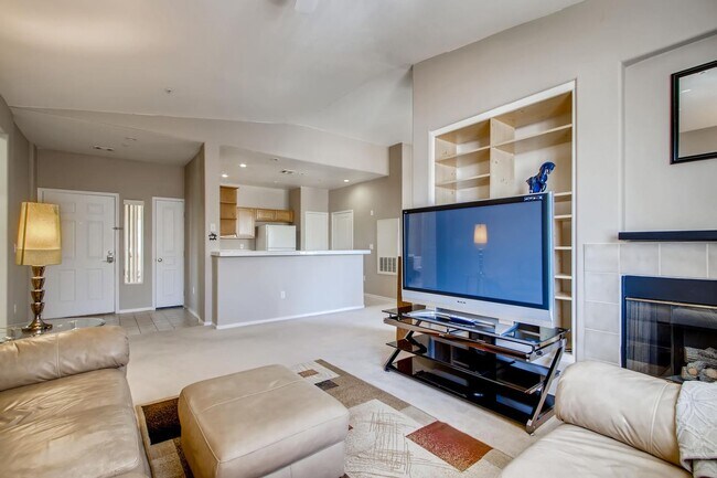 Building Photo - Gorgeous 2nd Floor Gated Summerlin Communi...