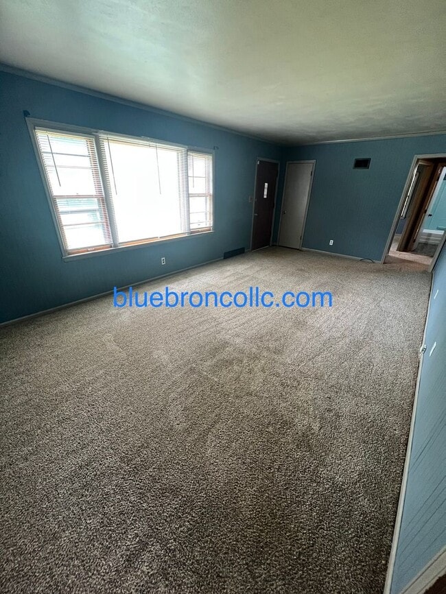 Building Photo - Great price for a cozy home, great access ...