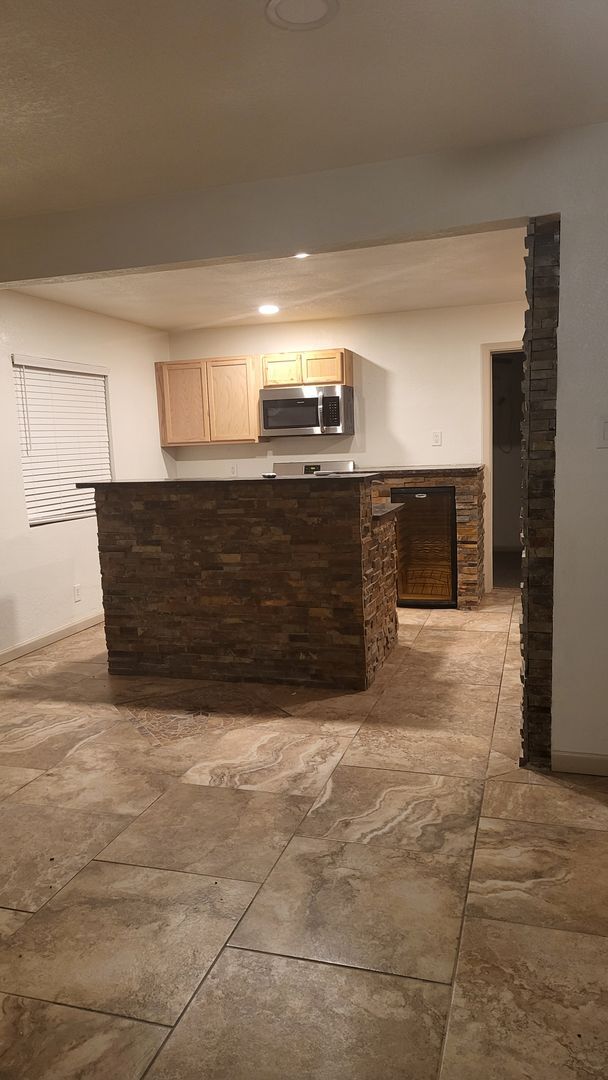Building Photo - Quaint, but updated 3 bedroom, 2 bath