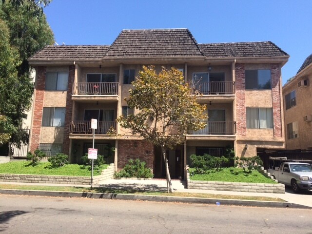 front of building - 740 N Orlando Ave