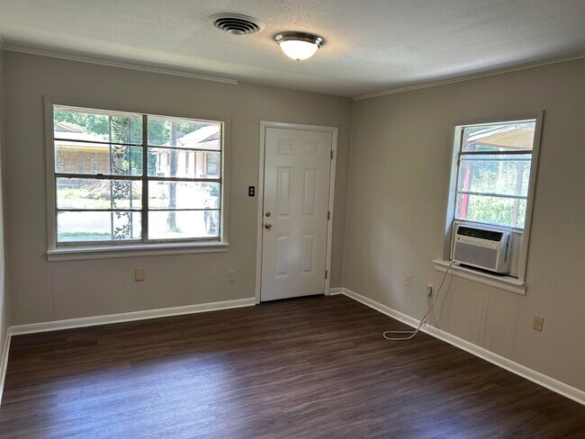 Foto del edificio - 2336 Norman Ave