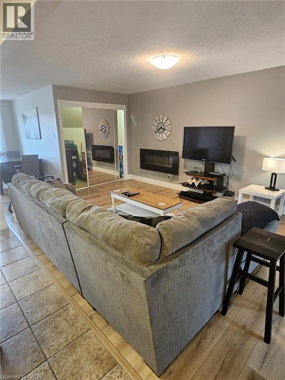 Building Photo - 337 Kingswood Dr