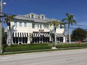 Building Photo - 2050 N Federal Hwy