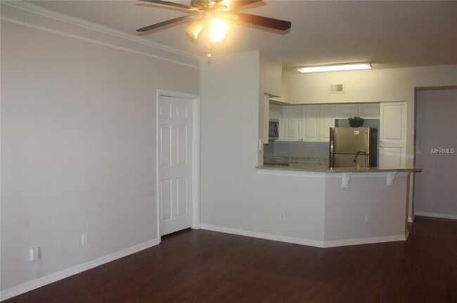Foto del edificio - 2131 Lake Debra Dr