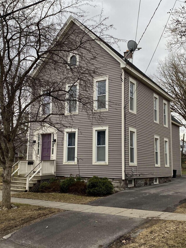 Primary Photo - 214 E Clinton St