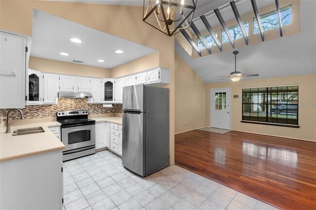 Foto del edificio - 4772 Lake Ridge Rd