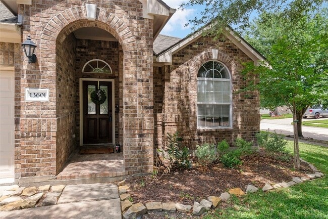 Building Photo - 13601 May Pine Ct