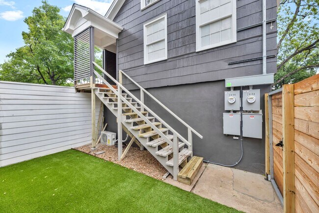 Building Photo - 1701 Mohle