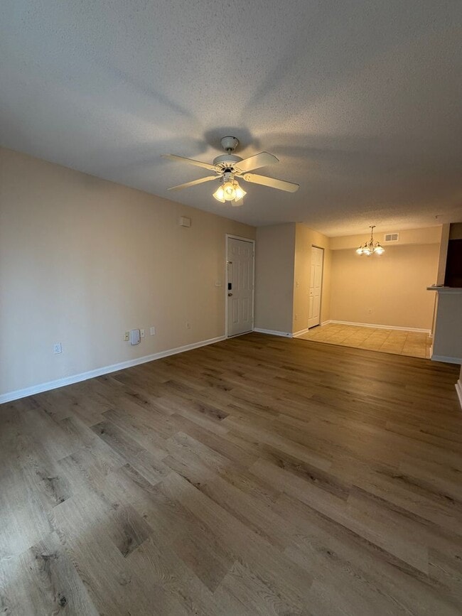 Building Photo - Cozy 2B/2B Unfurnished Condo in the Heart of Destin!
