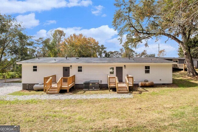 Building Photo - 315 Pine Cir