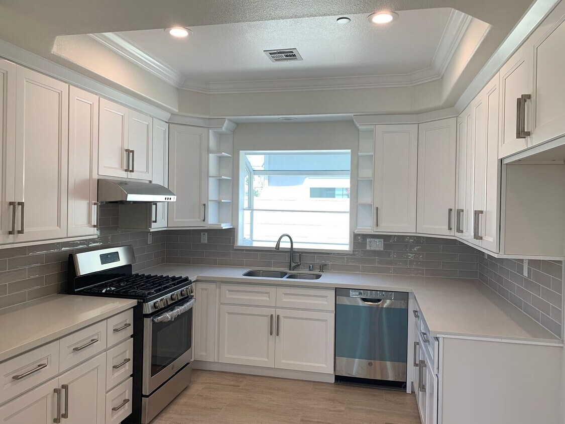 Foto principal - 5350 McCulloch Ave