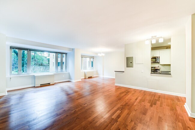 Foto del edificio - Spacious 2 Bedroom, 2 bath condo. Enjoy be...