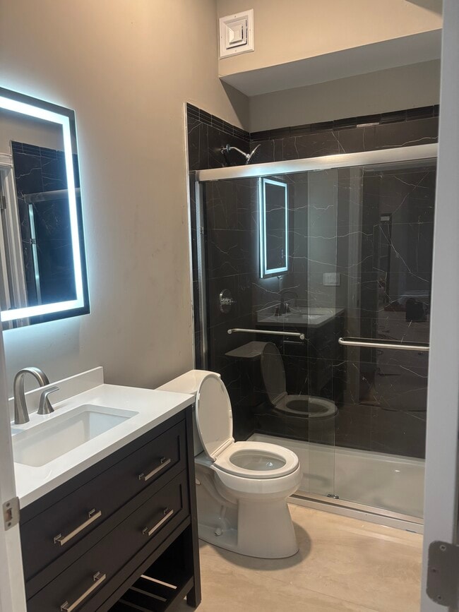 Building Photo - Dutchtowne Pointe