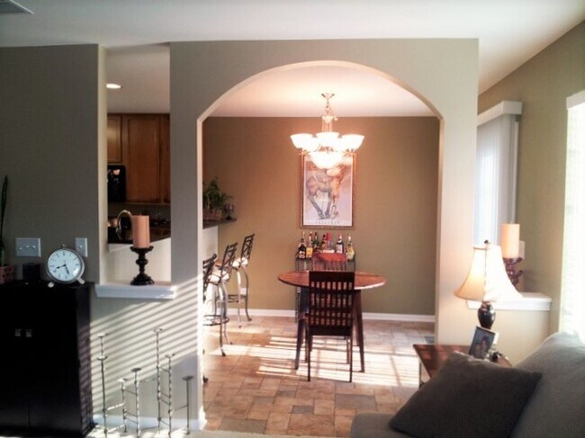 Foto del edificio - Lakemoor 2 Bedroom 2.5 Condo Coming in June!