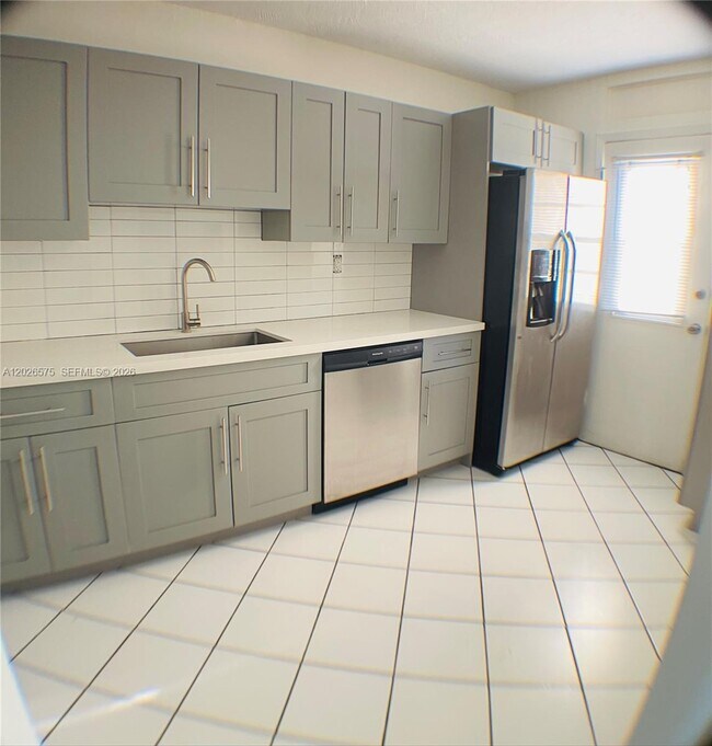 Foto del edificio - 12590 NE 16th Ave