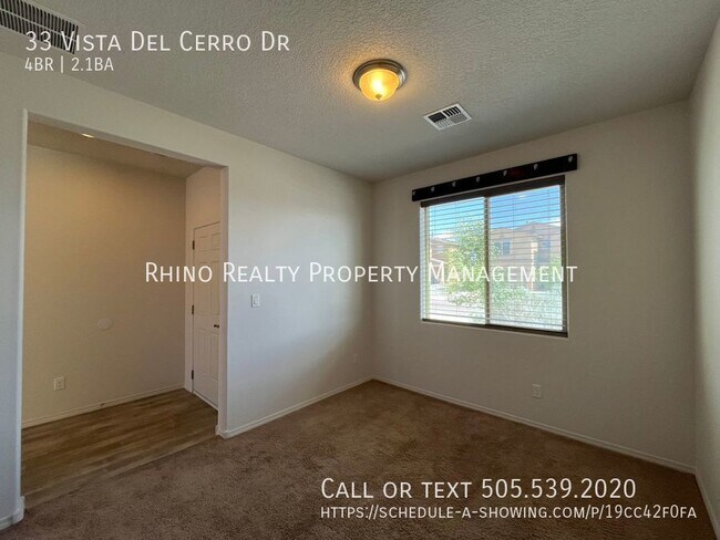 Building Photo - Spacious 4 Bedroom 2.5 Bathroom Home In Lo...