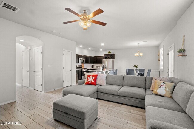 Building Photo - 12261 Desert Dove Ave