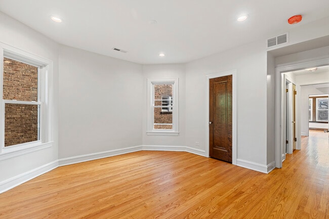 Foto del edificio - 5851 N Virginia Ave