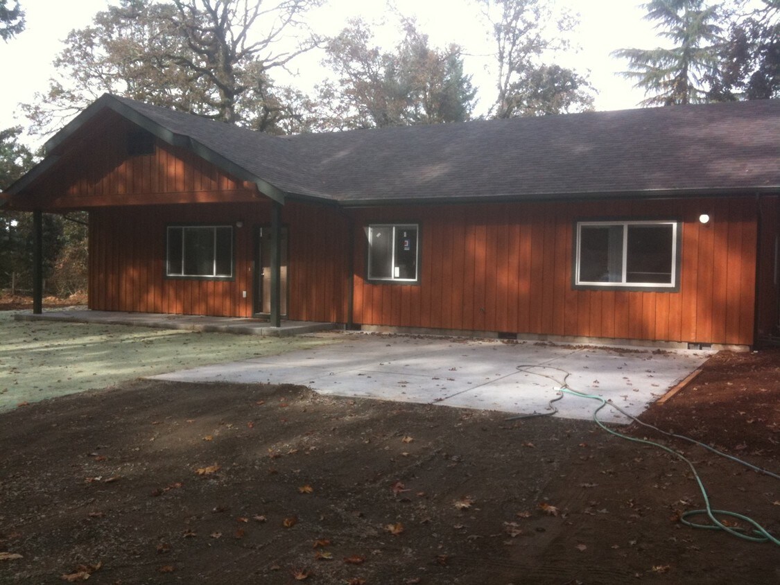 Primary Photo - 5575 Radell Ct SE