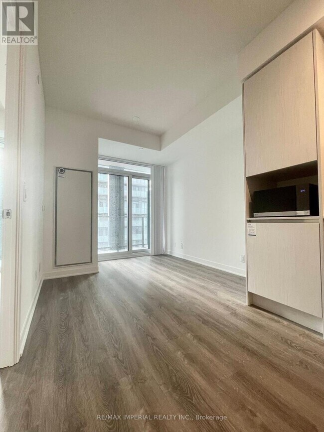 Building Photo - 180 Front St E