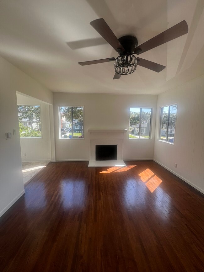 Building Photo - 720 N Maria Ave