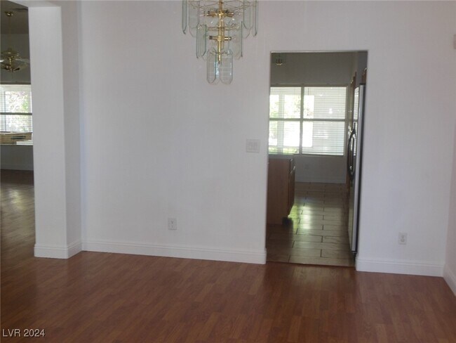 Building Photo - 3105 N St Tropez St