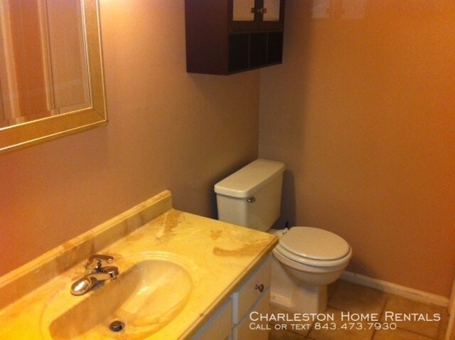 Building Photo - 507 Stinson Dr