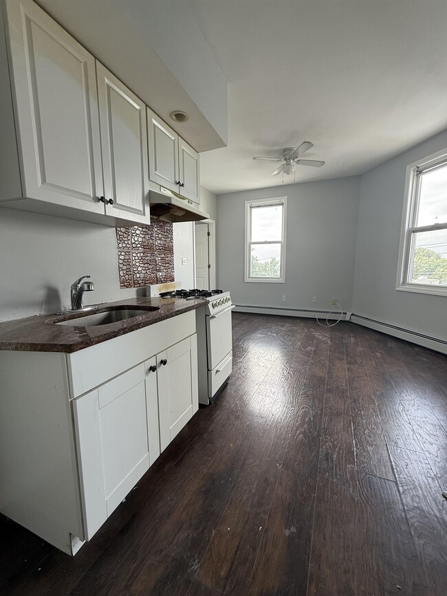 Building Photo - 1209 43rd St