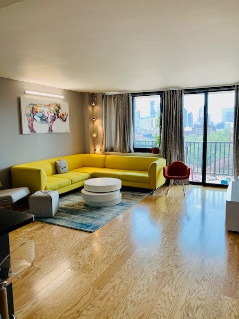 Living room - 700 Grove St