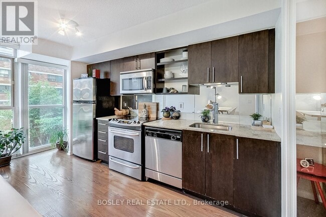 Building Photo - 96 St Patrick St