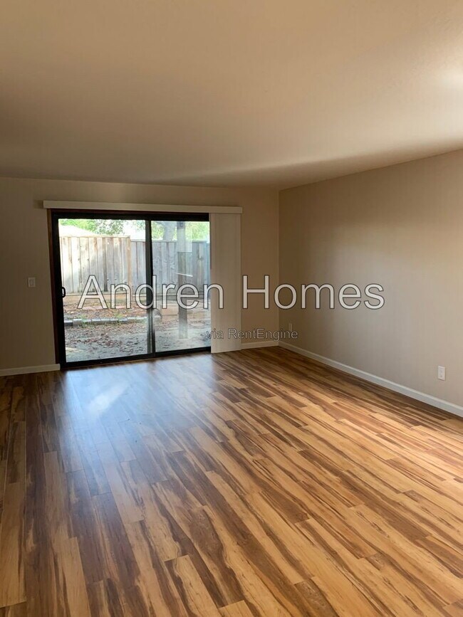 Foto del edificio - 150 Sea Ridge Ct