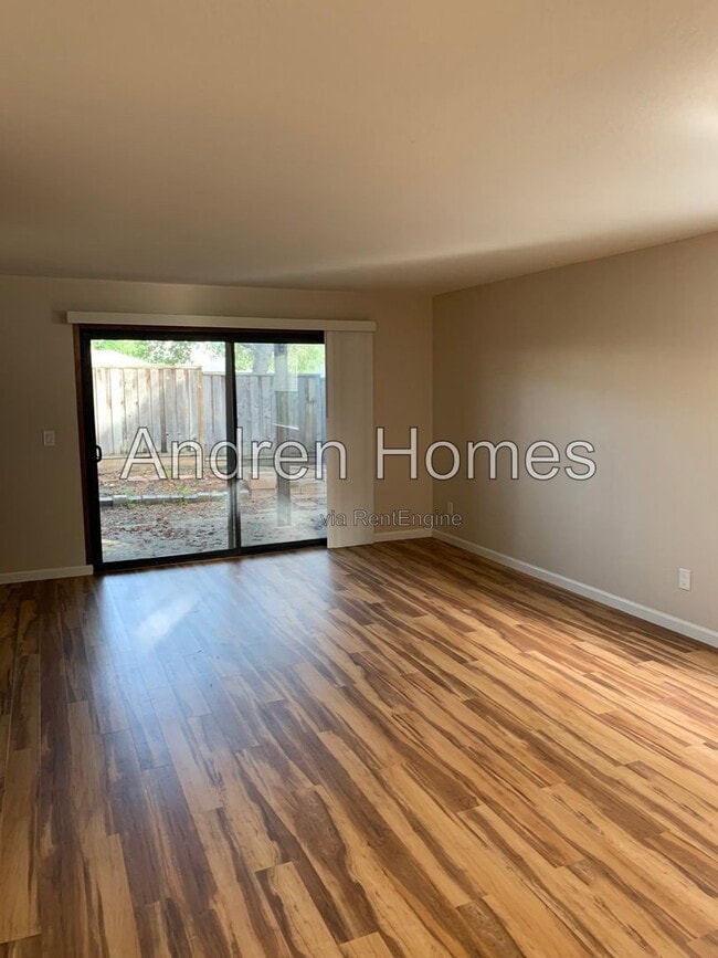 Building Photo - 150 Sea Ridge Ct