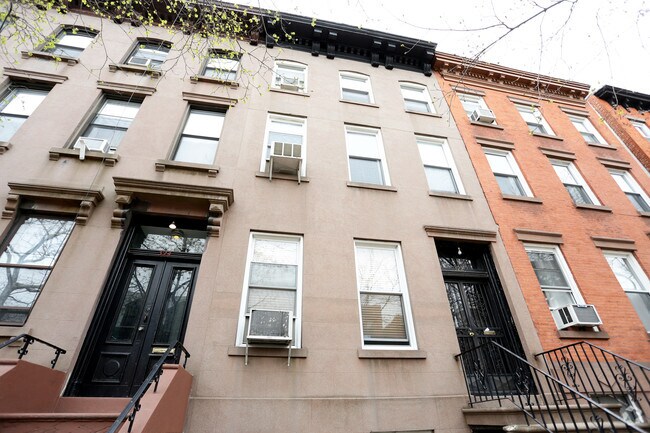 Foto del edificio - 322 Degraw St