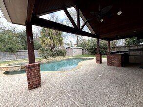 Building Photo - 1927 Enchanted Park Dr