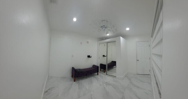 Building Photo - 10230 SW 143rd Pl