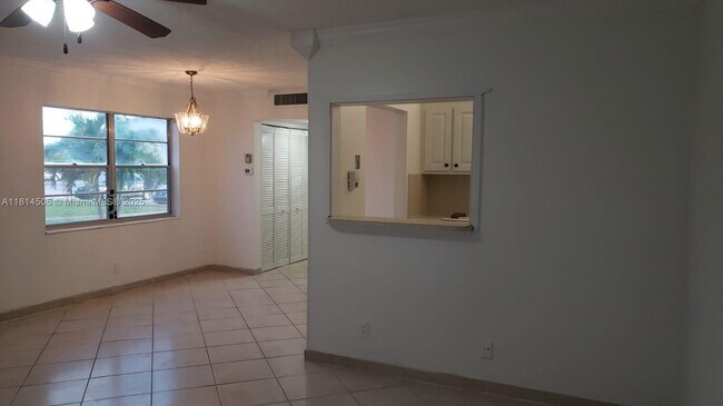 Foto del edificio - 200 North Dr