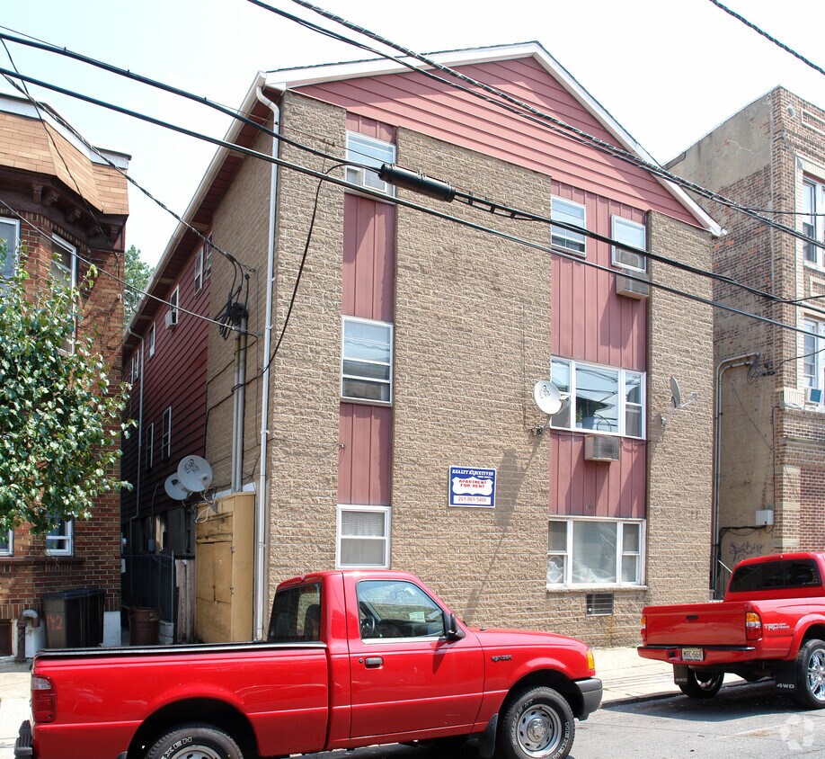 140 71st St, Guttenberg, NJ 07093 Apartments in Guttenberg, NJ