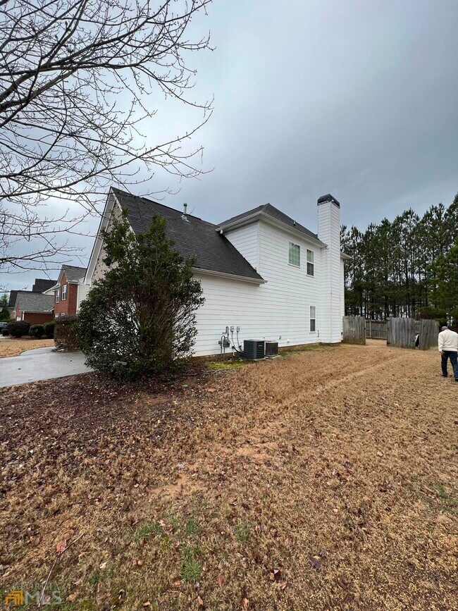 Building Photo - 2327 Shady Maple Trail