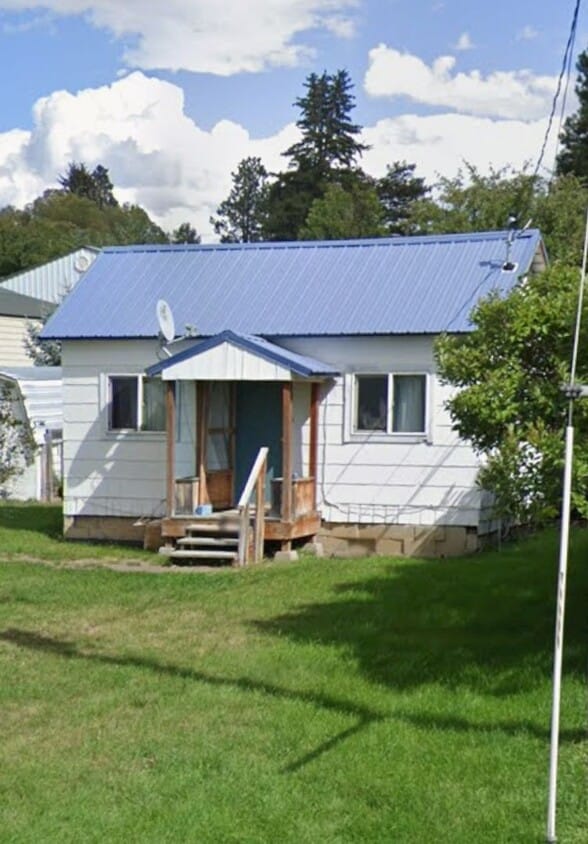 Primary Photo - 2 Bedroom House with Fenced Back Yard