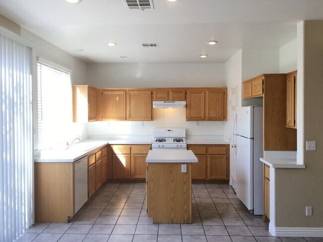 Foto del edificio - Gorgeous 3 Bed/ 2.5 Bath Home In Green Valley