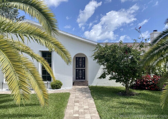 Foto del edificio - 2327 Windsor Rd