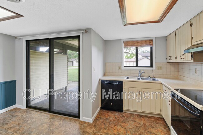 Foto del edificio - 1203 Dean Dr