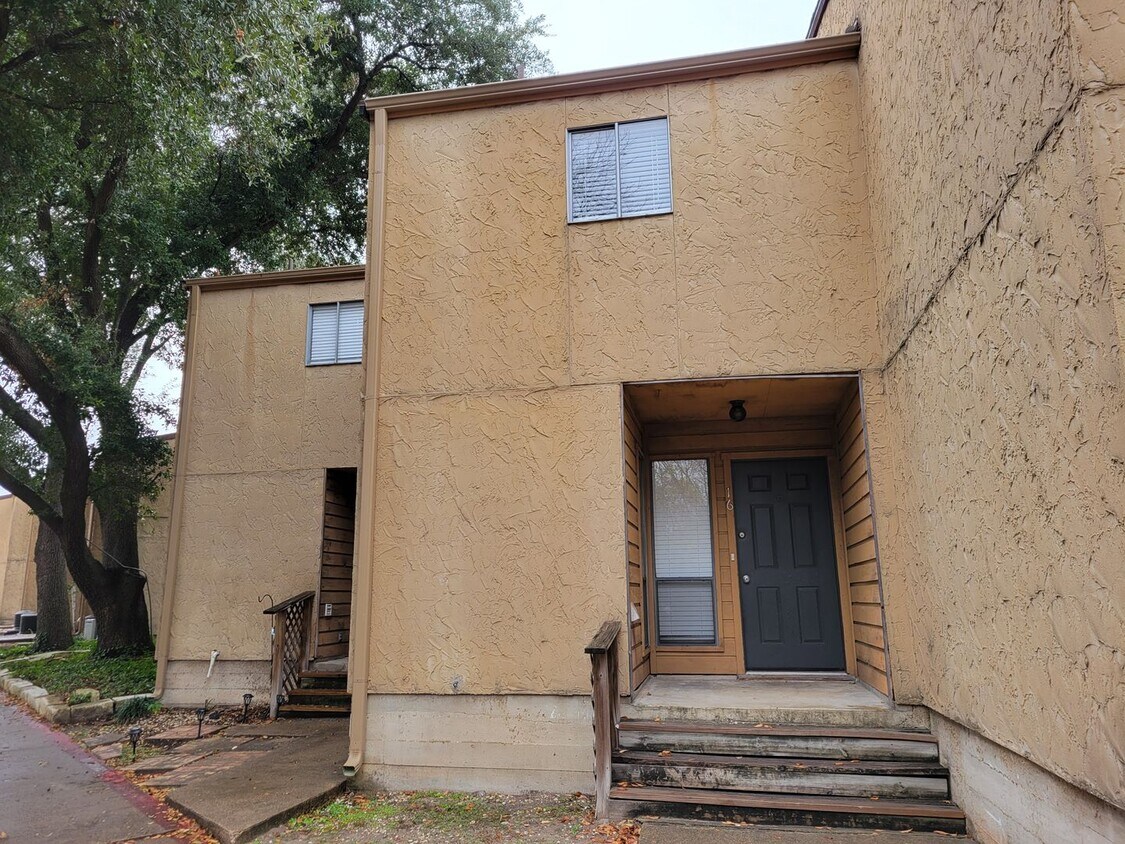 Primary Photo - Bryan - 2 Bedroom 1 Bath Townhome!!