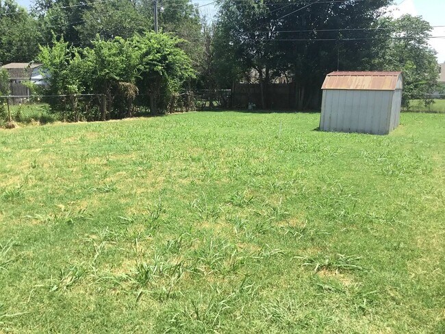 Building Photo - Great 4 Bed 1 Bath Home SW OKC!  $845 Per ...