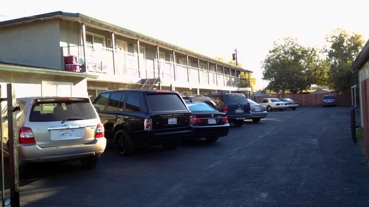 Primary Photo - Connie Place Apartments