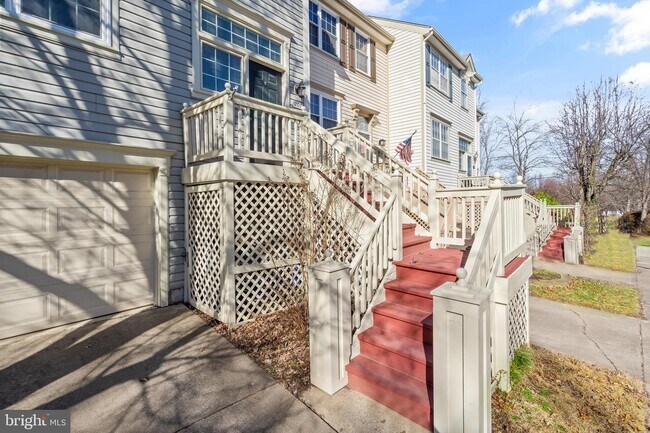 Building Photo - 207 McDaniel Dr