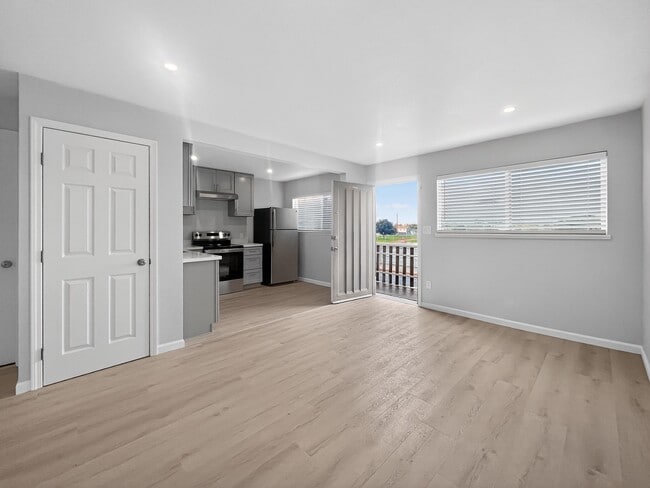 Building Photo - 409 W 18th St