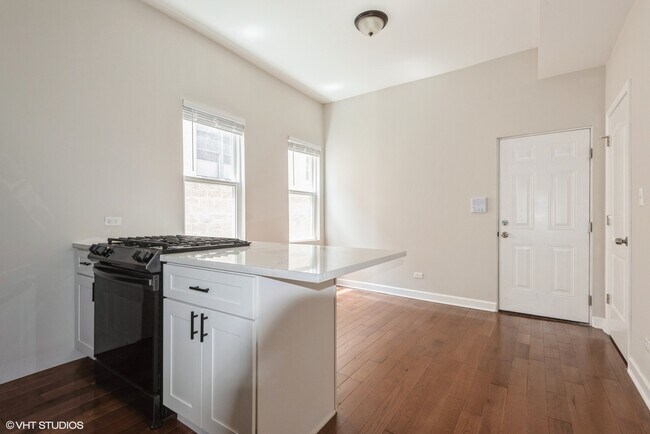 Foto del edificio - 3505 N Sheffield Ave
