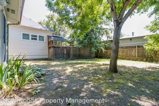 Building Photo - 70 Lawrence St