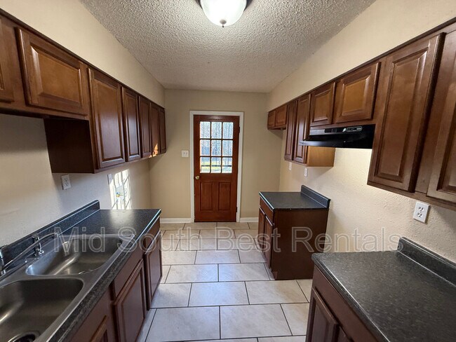 Foto del edificio - 3662 Kerwin Dr